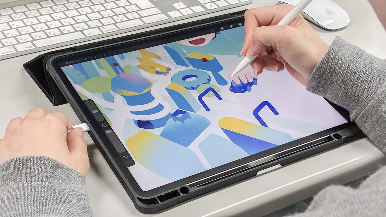 印刷会社 菱源のデザイン課、イラストレーター・デザイナーによるiPadでのイラスト作成の様子